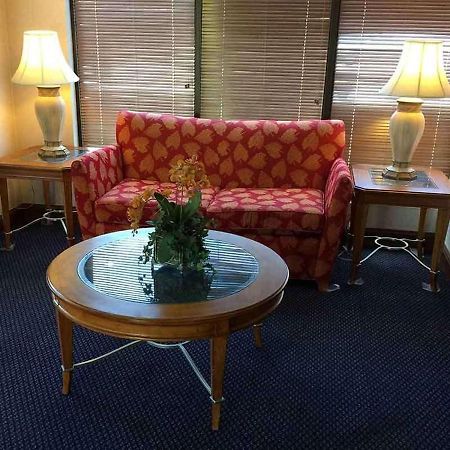 Astoria Hotel Danville North Экстерьер фото
