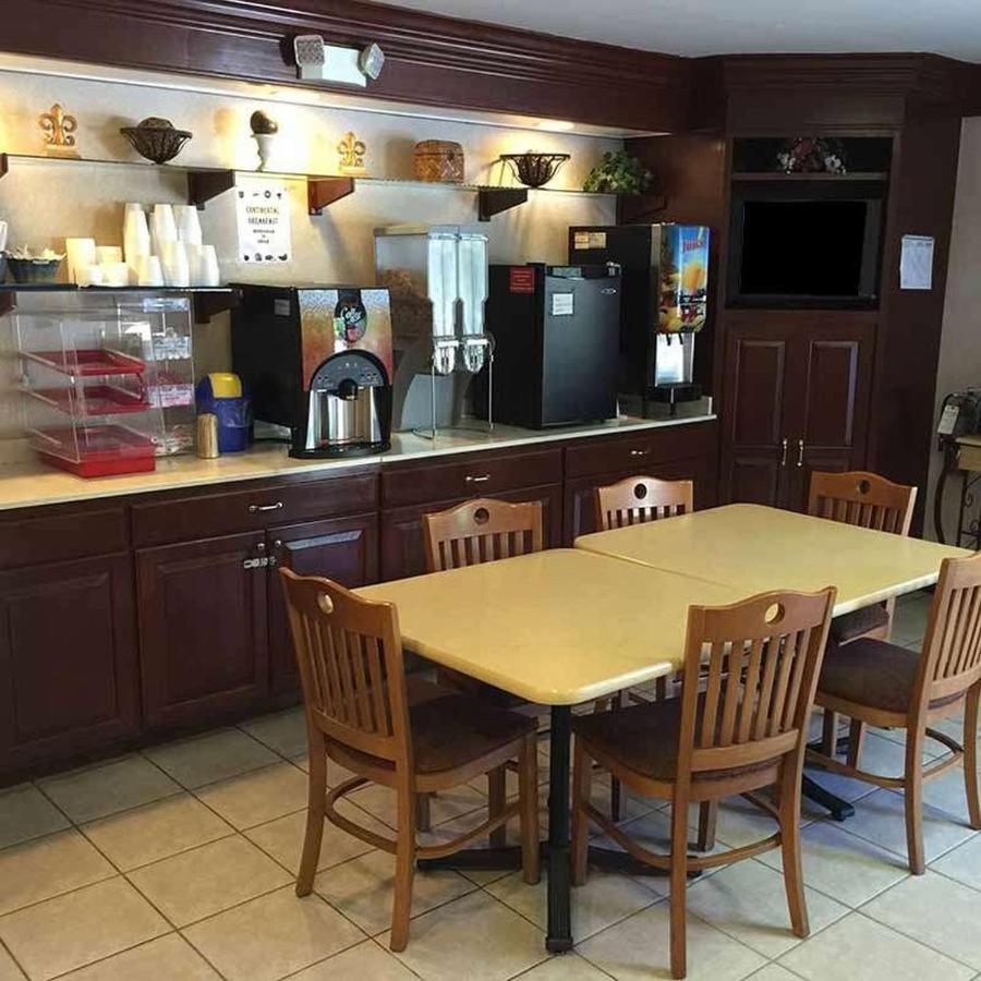 Astoria Hotel Danville North Экстерьер фото