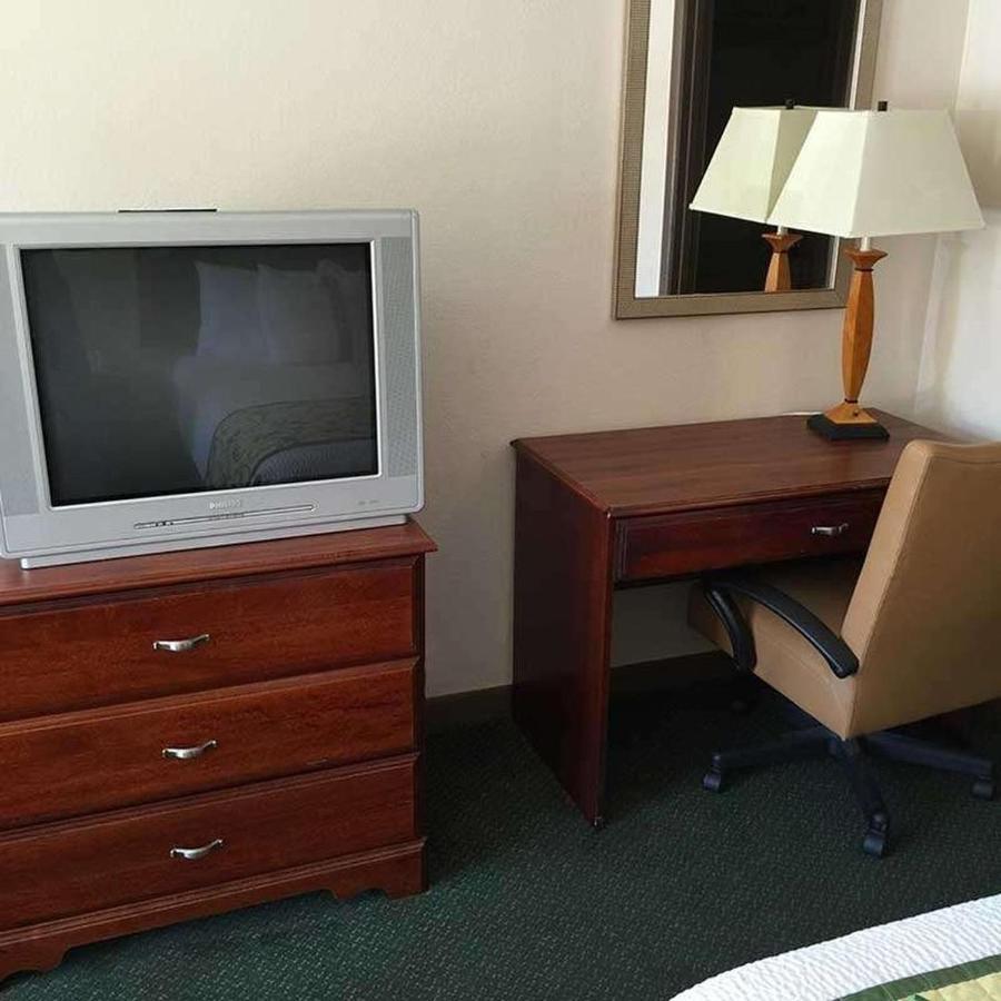 Astoria Hotel Danville North Экстерьер фото