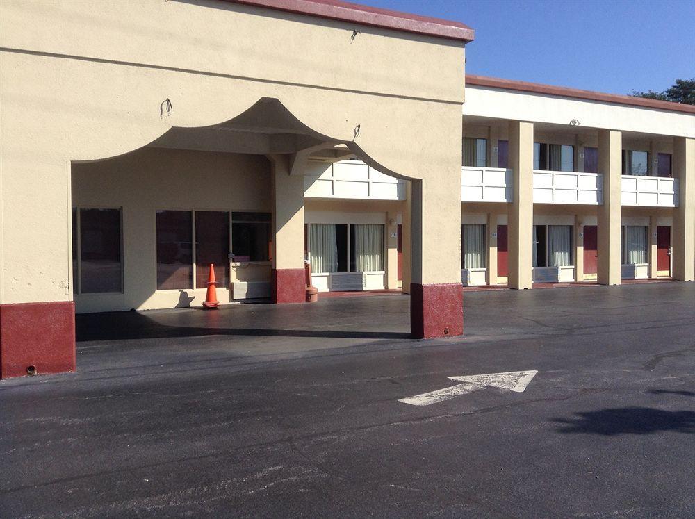 Astoria Hotel Danville North Экстерьер фото
