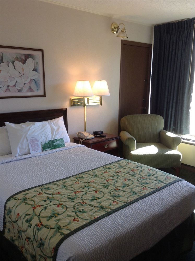 Astoria Hotel Danville North Экстерьер фото