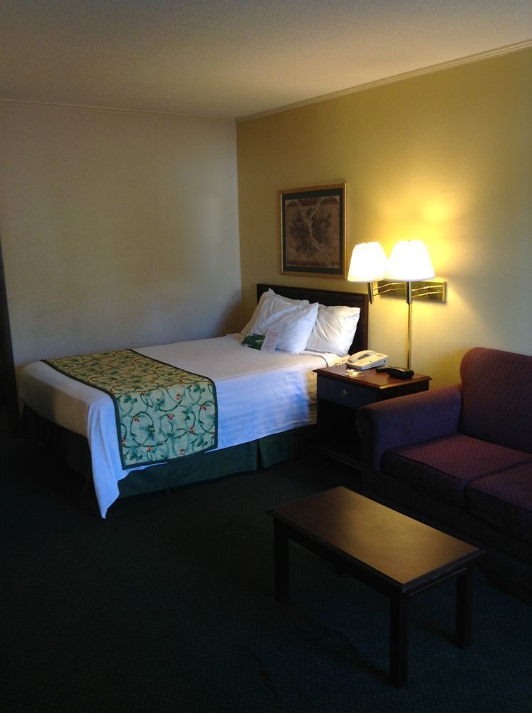 Astoria Hotel Danville North Экстерьер фото