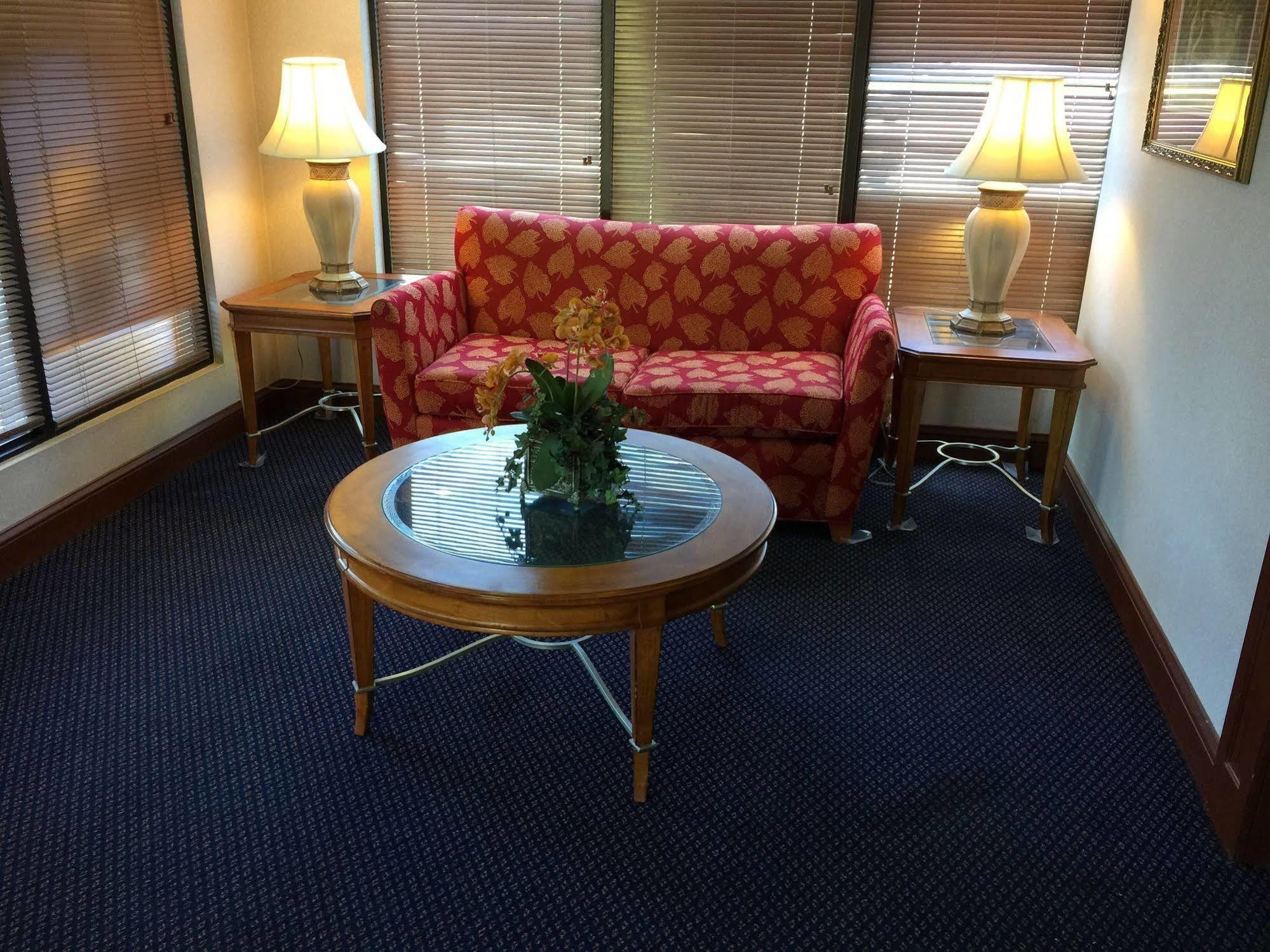 Astoria Hotel Danville North Экстерьер фото