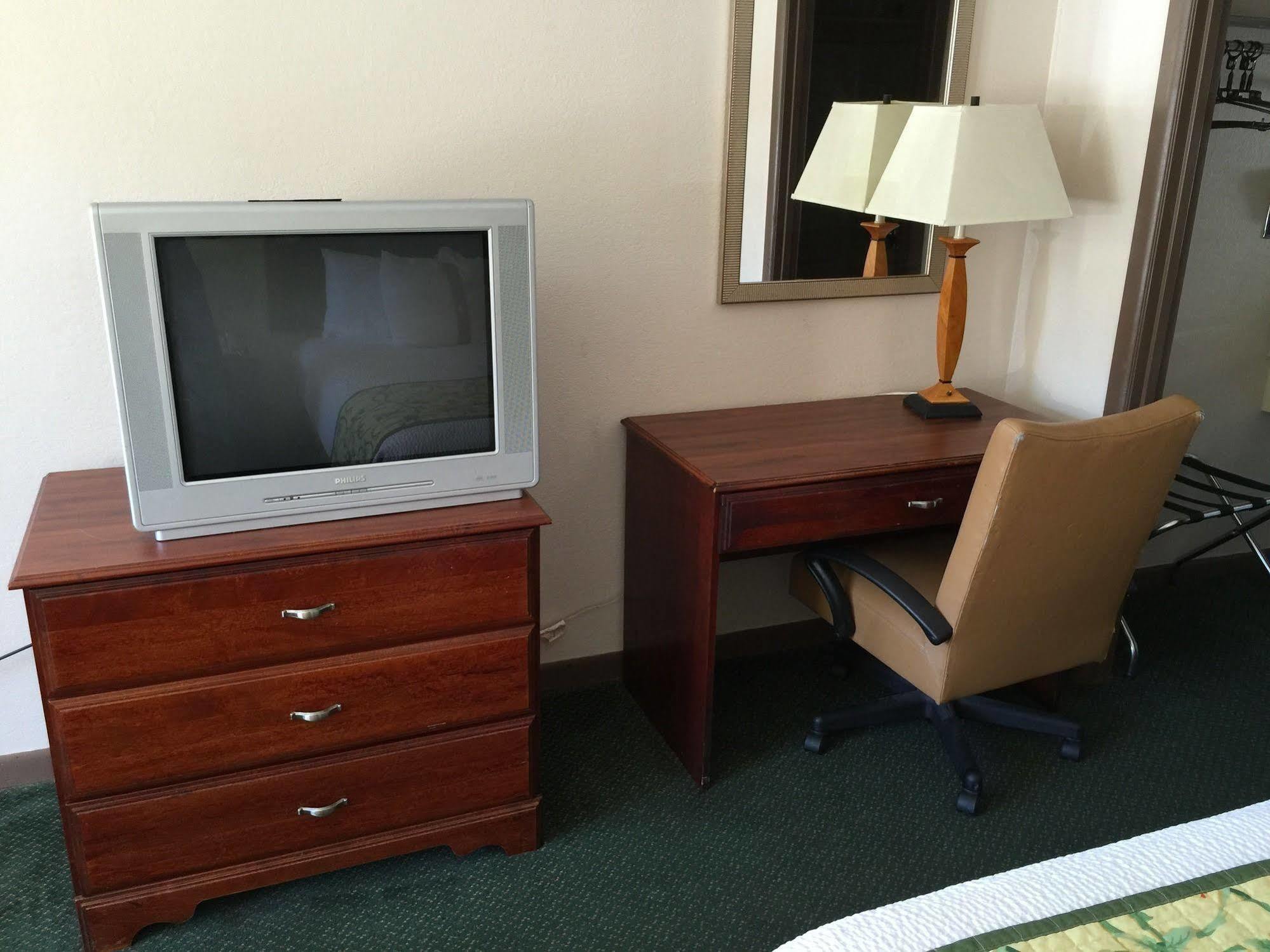 Astoria Hotel Danville North Экстерьер фото