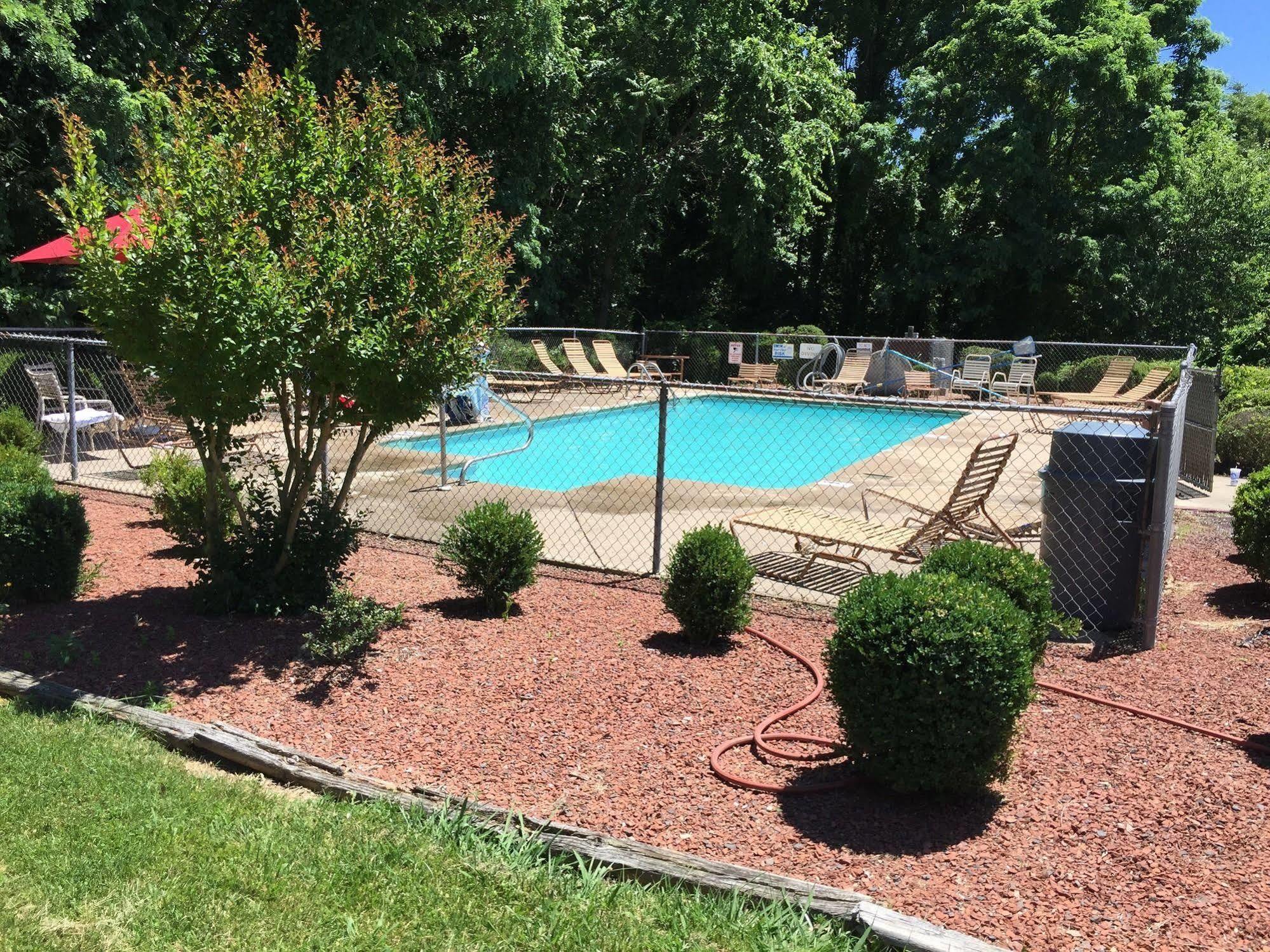 Astoria Hotel Danville North Экстерьер фото
