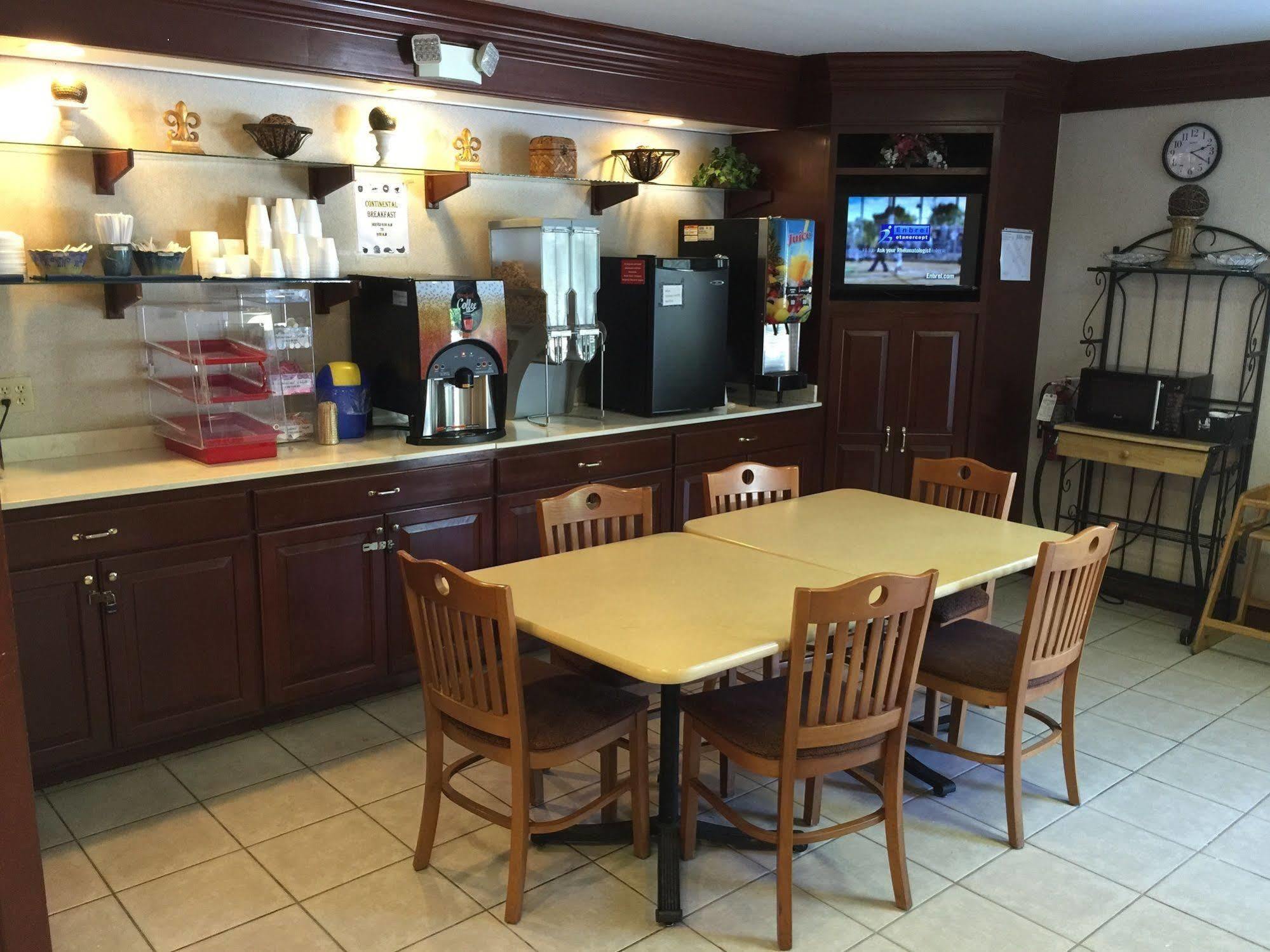 Astoria Hotel Danville North Экстерьер фото